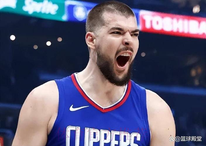 泰伦卢还不调内线?祖巴茨要啥没啥,大洛稳护框,尼德豪泽也用用 泰伦卢还不调内线?祖巴茨要啥没啥,大洛稳护框,尼德豪泽也用用