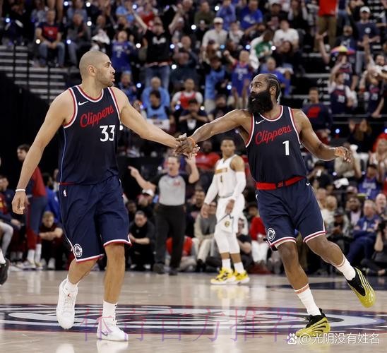 泰伦卢还不调内线?祖巴茨要啥没啥,大洛稳护框,尼德豪泽也用用 泰伦卢还不调内线?祖巴茨要啥没啥,大洛稳护框,尼德豪泽也用用